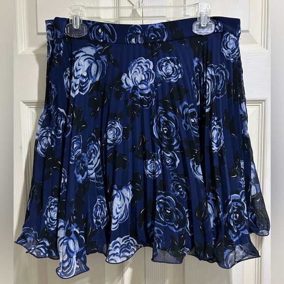 Chic by Jacob Midi Blue Floral print skirt in Size Large - Picture 2 of 2
